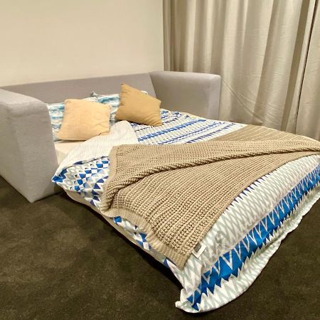 Modern 2-Bedroom Apartment 7-Mins Walk To كوينستاون المظهر الخارجي الصورة