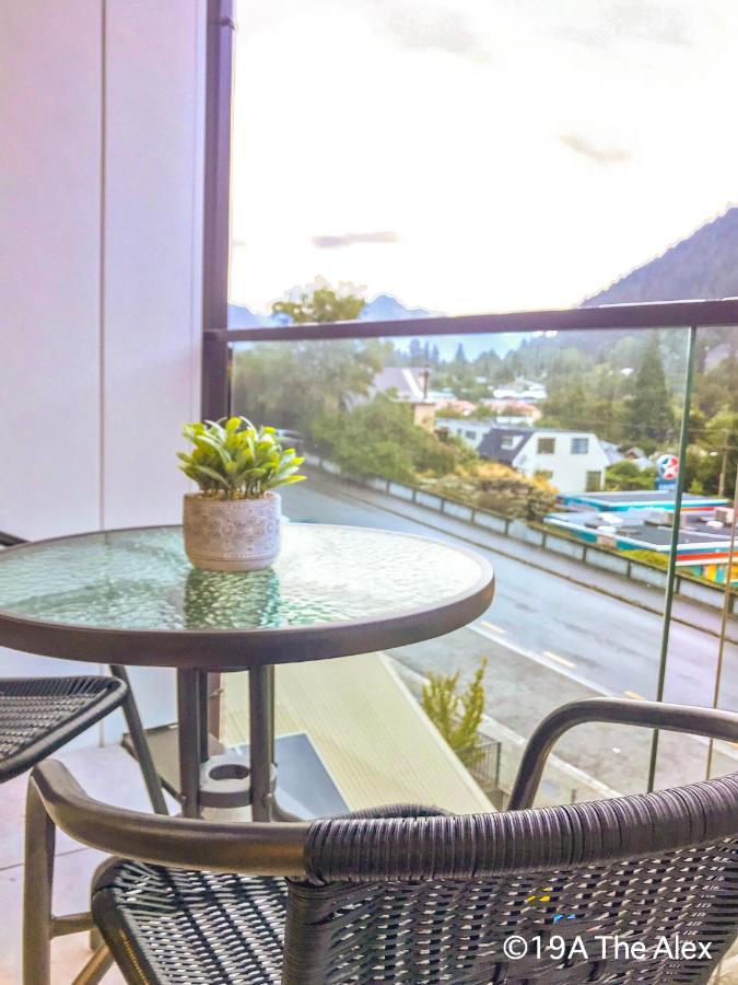 Modern 2-Bedroom Apartment 7-Mins Walk To كوينستاون المظهر الخارجي الصورة