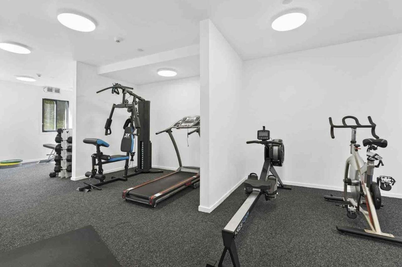 Modern 2-Bedroom Apartment 7-Mins Walk To كوينستاون المظهر الخارجي الصورة